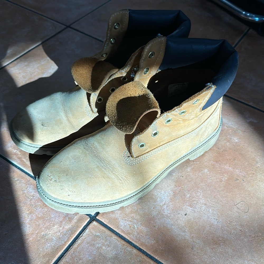 Timberlands, dusty, used but structure is good.